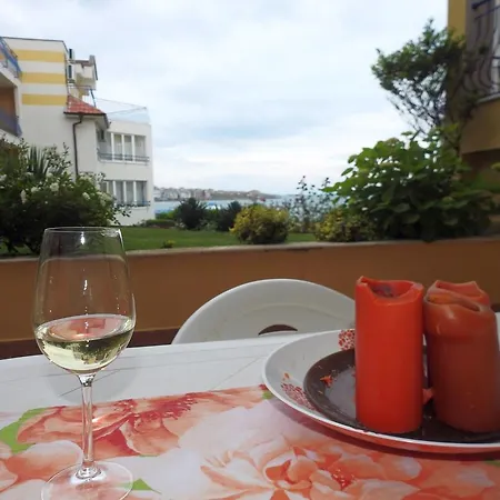 Apartment Golden Wave